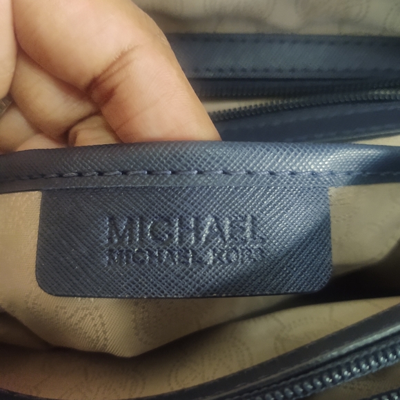 MICHAEL Kors Jet Set Large Snap Pocket
Tote Blue - Picture 2 of 8